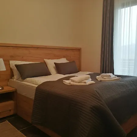 Hills * 兹拉蒂博尔