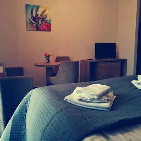 Hills 兹拉蒂博尔